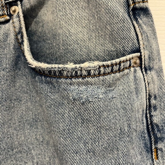 🩵Cropped Mid-Rise Jeans Size 29🩵 - Picture 2 of 8